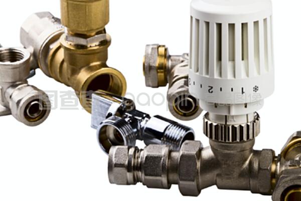 管道系統(tǒng)中的關(guān)鍵構(gòu)件 螺旋鋼管的特點(diǎn)與應(yīng)用